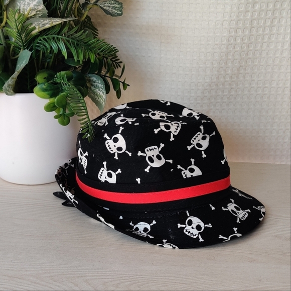 Infant Fedora, Black-White Skulls & Crossbones Allover Print w/Red Band - Picture 1 of 6